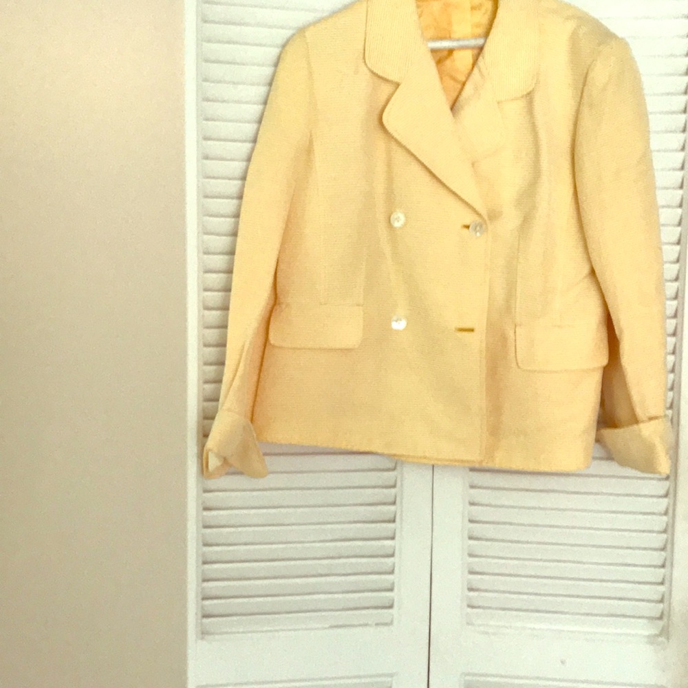Heavy Cotten twill jacket in soft yellow